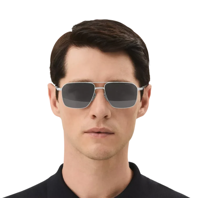 Occhiali da sole rettangolari con montatura in metallo color argento Occhiali da sole rettangolari con montatura in metallo color argento