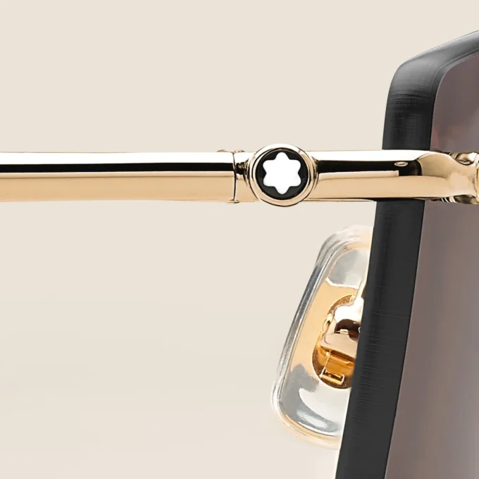 Occhiali da sole rettangolari con montatura in metallo color oro Occhiali da sole rettangolari con montatura in metallo color oro