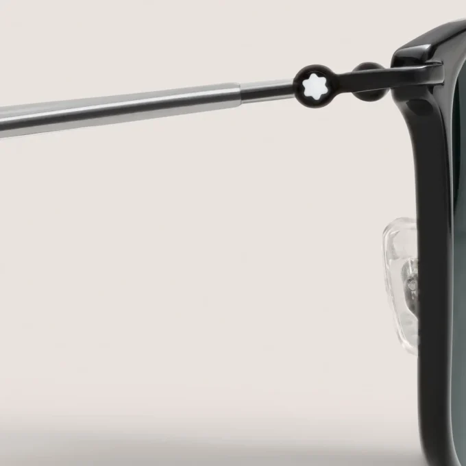 Occhiali da sole rettangolari con montatura nera iniettata