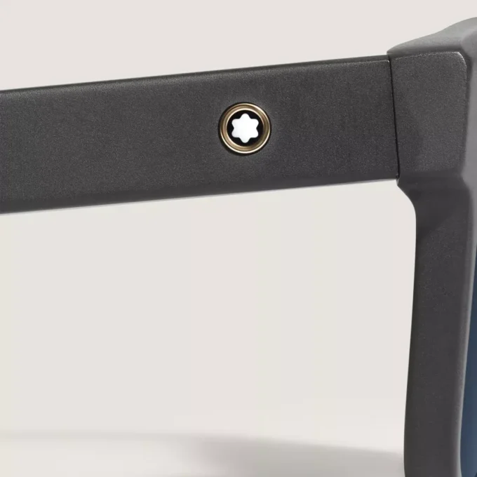 Occhiali da sole squadrati con montatura in acetato nero