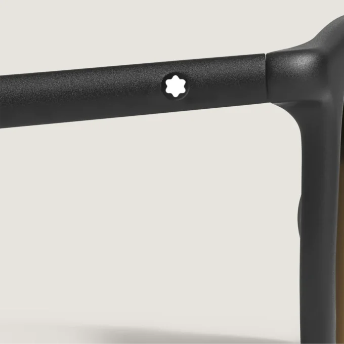 Occhiali da sole squadrati con montatura in acetato nero