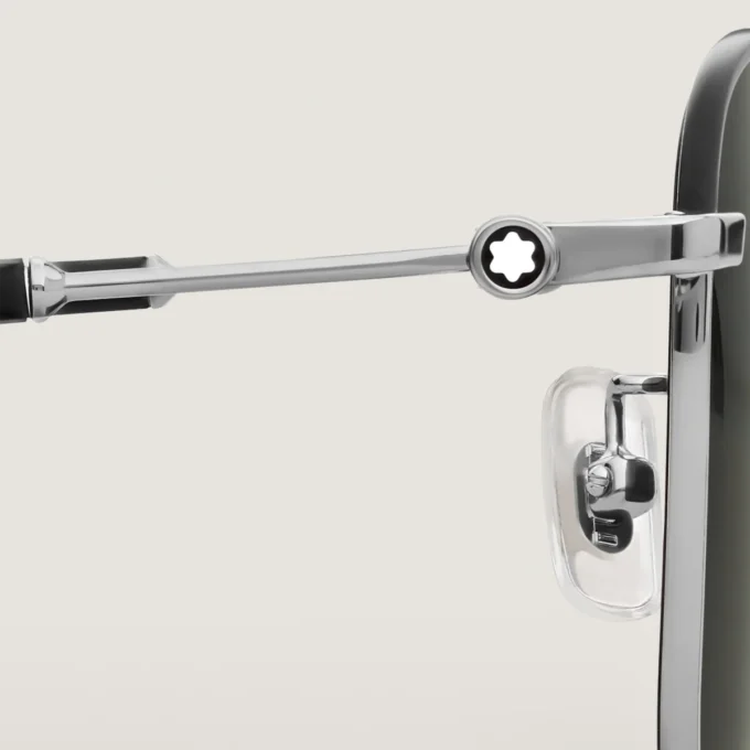 Occhiali da sole squadrati con montatura in metallo color argento Occhiali da sole squadrati con montatura in metallo color argento