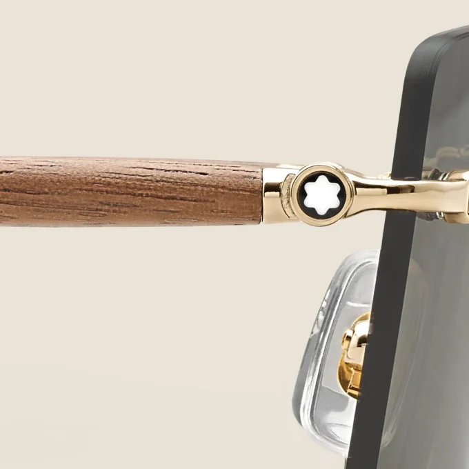 Occhiali da sole squadrati con montatura in metallo color oro Occhiali da sole squadrati con montatura in metallo color oro