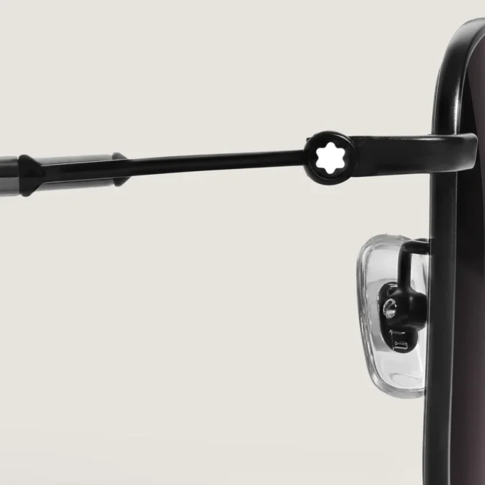 Occhiali da sole squadrati con montatura in metallo nero Occhiali da sole squadrati con montatura in metallo nero